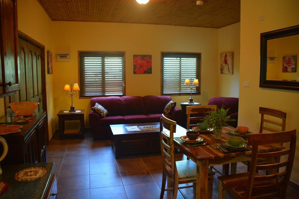 O'Soleil Chalets Self Catering Ла-Діг Номер фото